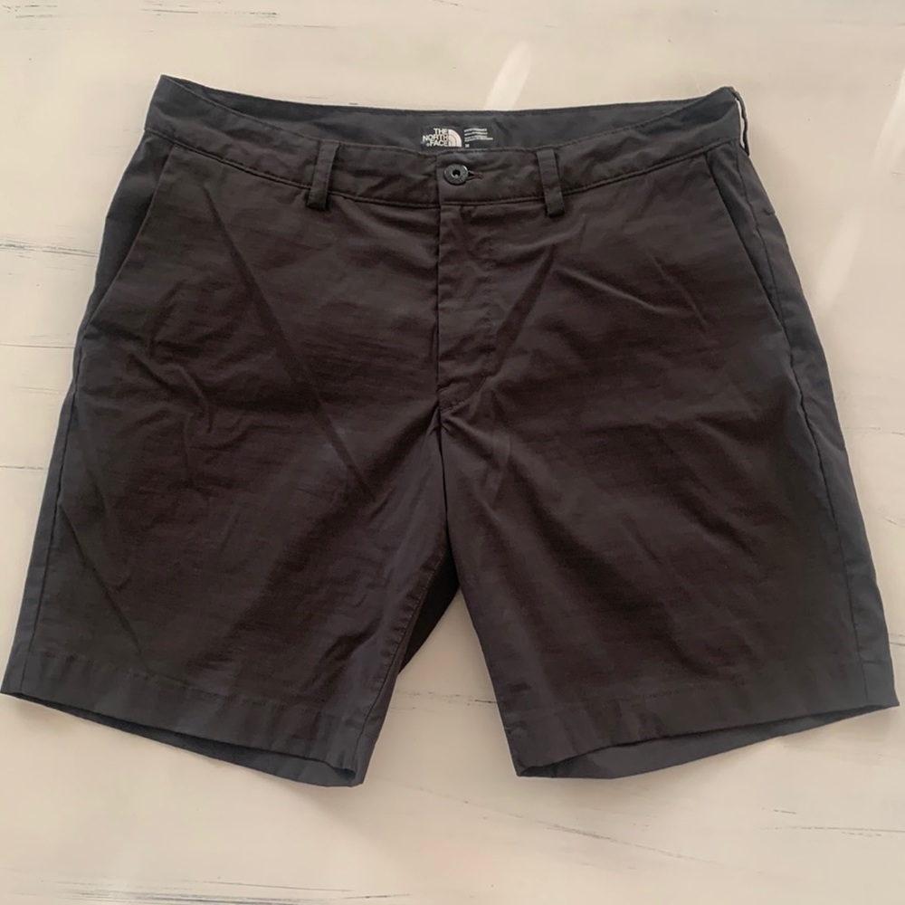 North Face size 36 dark gray shorts with pockets